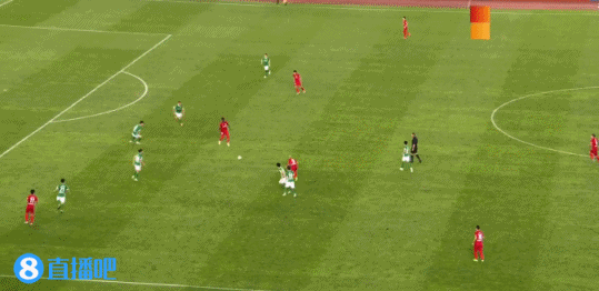 恩迪亚耶头球冲顶破门,VAR显示皮球打在手臂上,进球无效