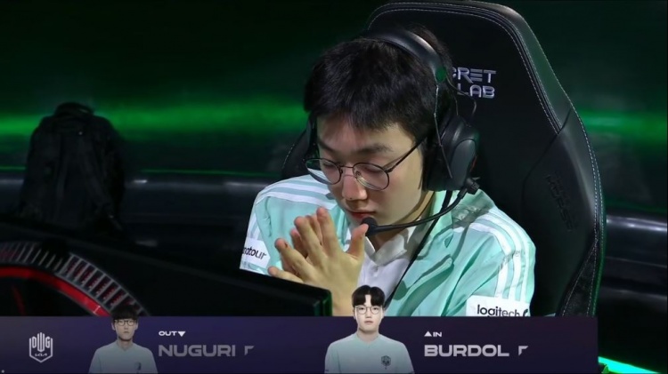只想赢一把是吧?DK决定换下Nuguri,让Burdol再次上场