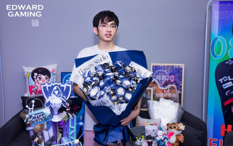 Flandre生日返图:璀璨“炫”目胜炬,星辰如“君”闪耀!