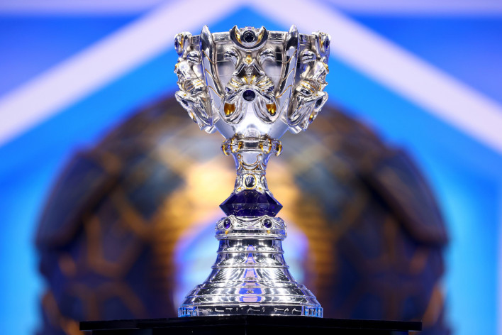 【以键会友】吧友们觉得新的S赛冠军奖杯设计如何？