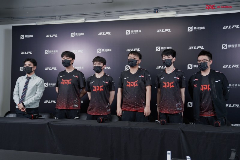 JDG官方:Homme,他们是光,但因你闪耀