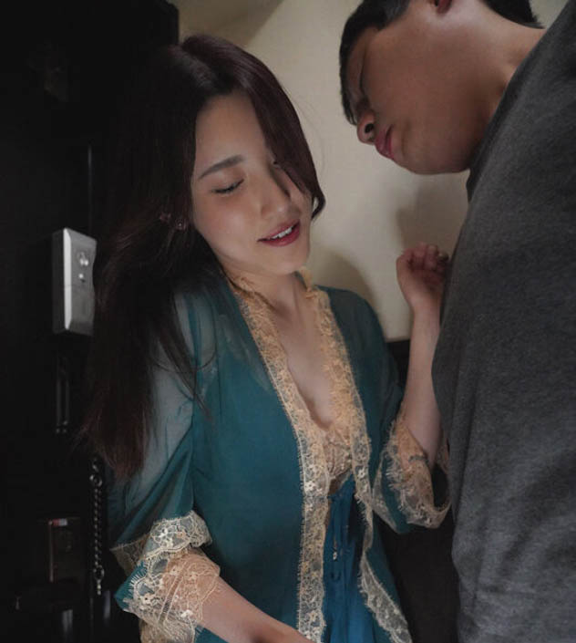 只隔一层楼的距离！MEYD-780饥渴人妻“森沢かな(森泽佳奈)”幽会邻居两分钟就插入