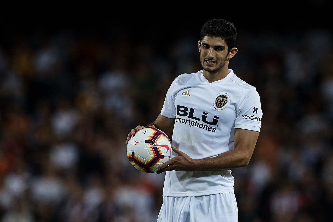 罗马诺:狼队超过2700万镑报价格德斯,瓦伦西亚准备接受