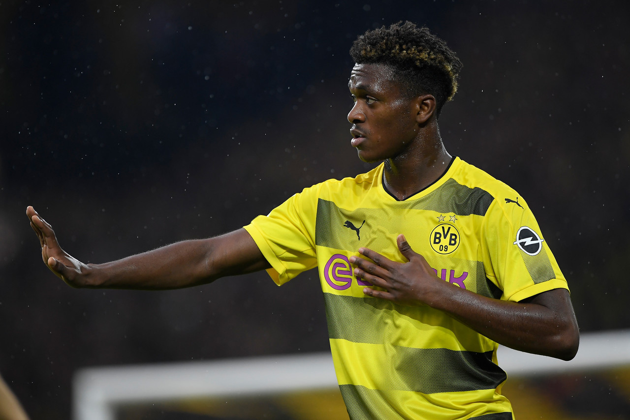 意媒:穆帅梦想引进塞内西但球员身价太高,罗马加速引进扎加杜