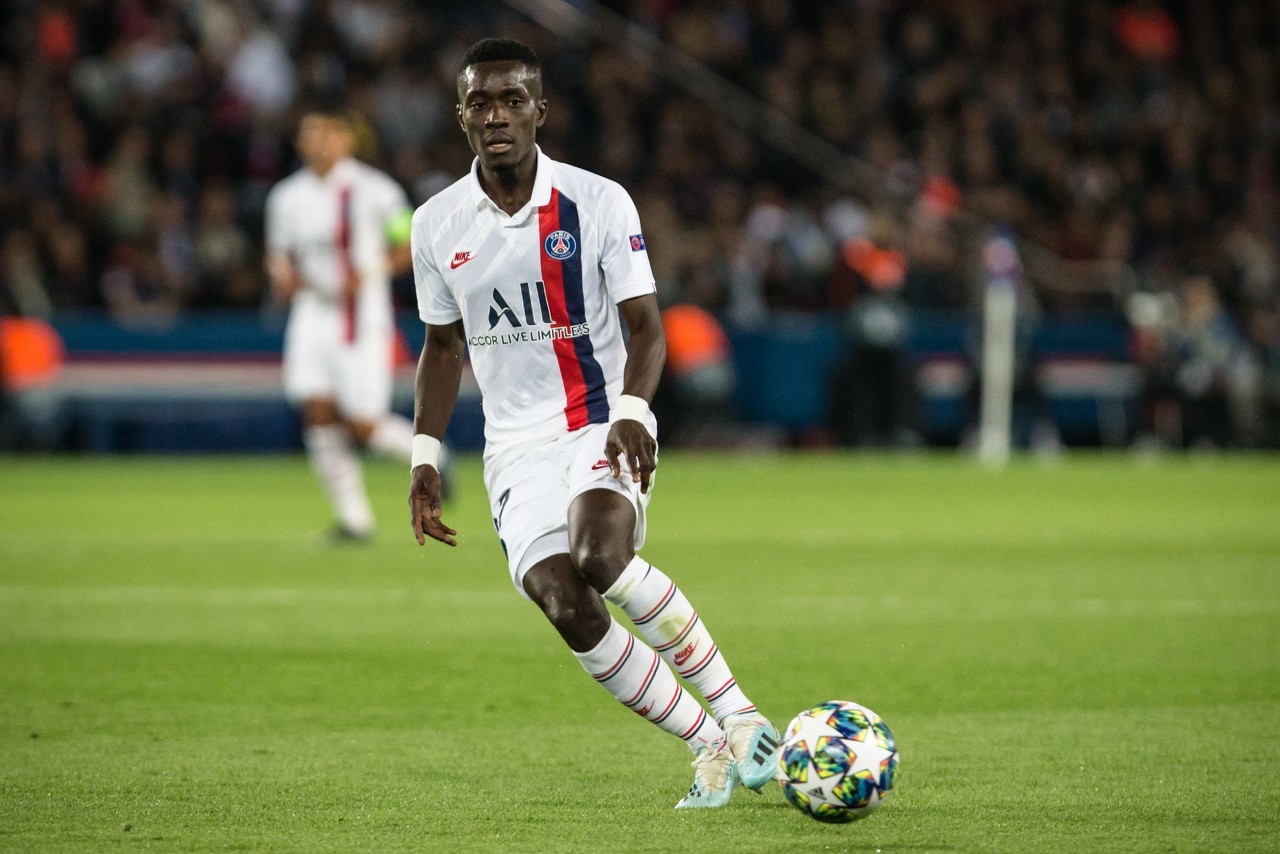 记者:埃弗顿已与巴黎中场盖耶就个人条款达成一致