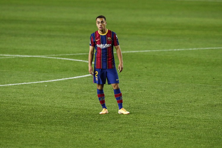 记者:巴萨为德斯特标价2000万欧,但尚未收到任何报价