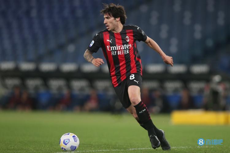 跟队记者：托纳利遭遇肌肉问题，下场后直接进入更衣室