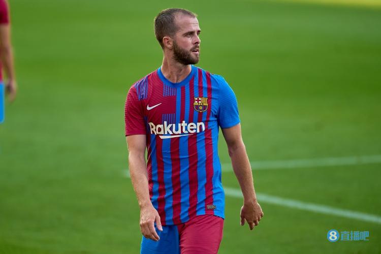 世体:皮亚尼奇希望留在巴萨,为此他准备接受降薪