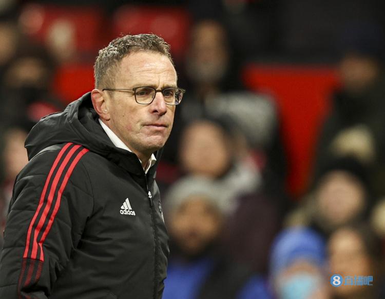 朗尼克此前言论：曼联也许需要10名新球员，利物浦领先我们六年