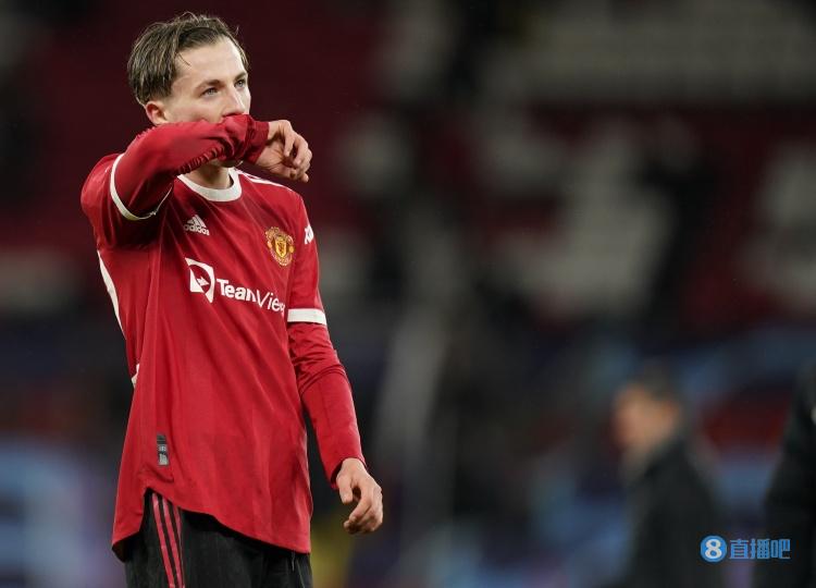 邮报:多家英冠英甲球队有意租借曼联19岁后腰小萨维奇