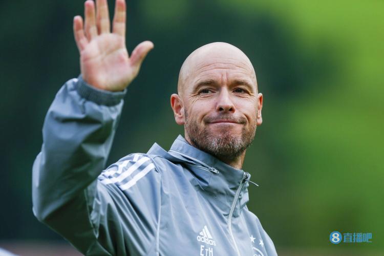 镜报:滕哈赫敢于打破传统,对训练十分专注且纪律严明