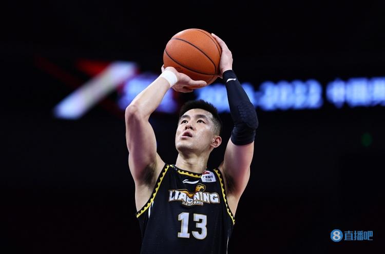 郭艾伦向辽宁男篮提转会申请,你觉得这相当于足坛的谁要求离队?