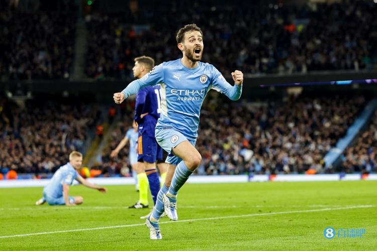 记者:曼城准备好与B席商谈续约,将给球员加薪