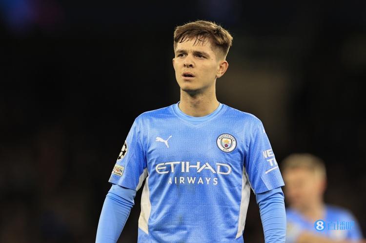 罗马诺:曼城19岁中场麦卡蒂将租借加盟谢菲尔德,预计本周官宣