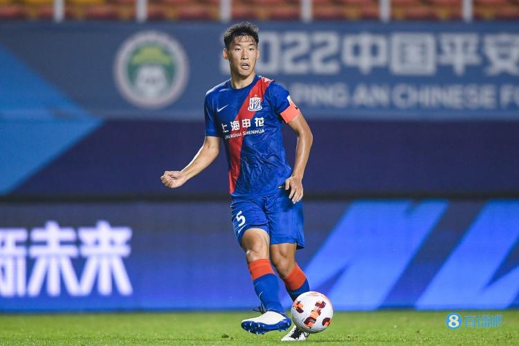 沪媒：上海申花今晚飞抵大连，15名球员可能缺席与亚泰的比赛