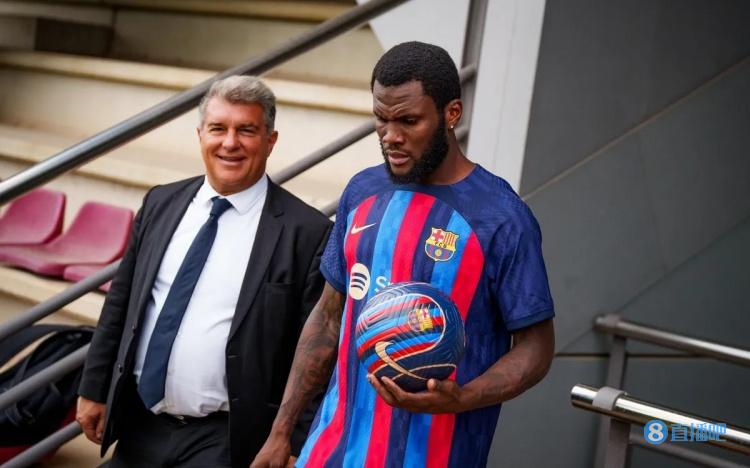 世体:今天巴萨或激活第四个杠杆来注册新援 此外将官宣球员离队