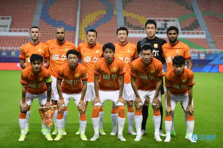 媒体人:武汉长江对李铁的仲裁有异议,其他仲裁该给的钱也没给