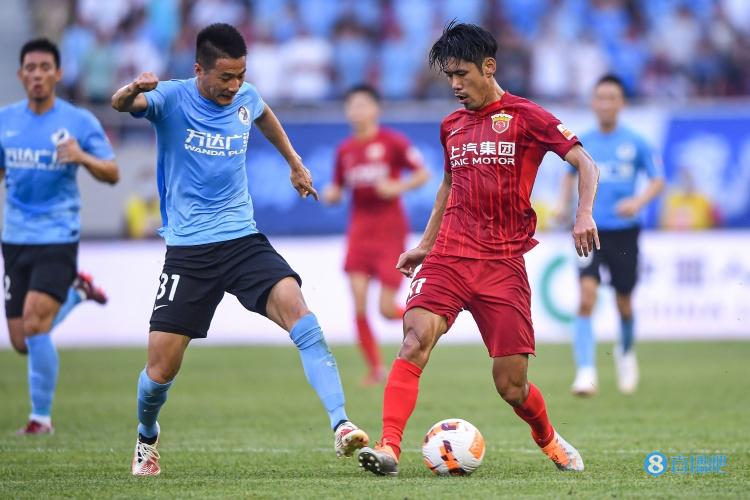 足球报:谢晖配备对讲机和微信群组远程指挥,禁令可能下周有突破