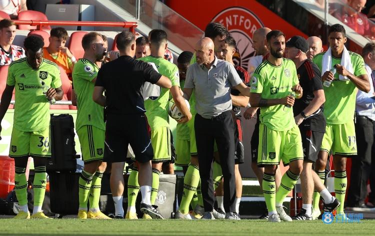 英超冠军赔率:曼城1.36遥遥领先,曼联两连败垫底赔率仍居第6