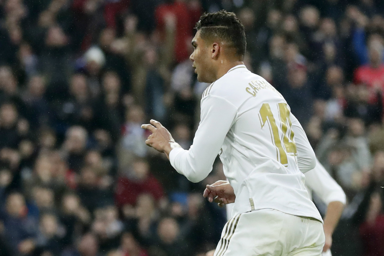 记者:曼联对皇马表示将报价卡塞米罗,相关谈判正在进行中