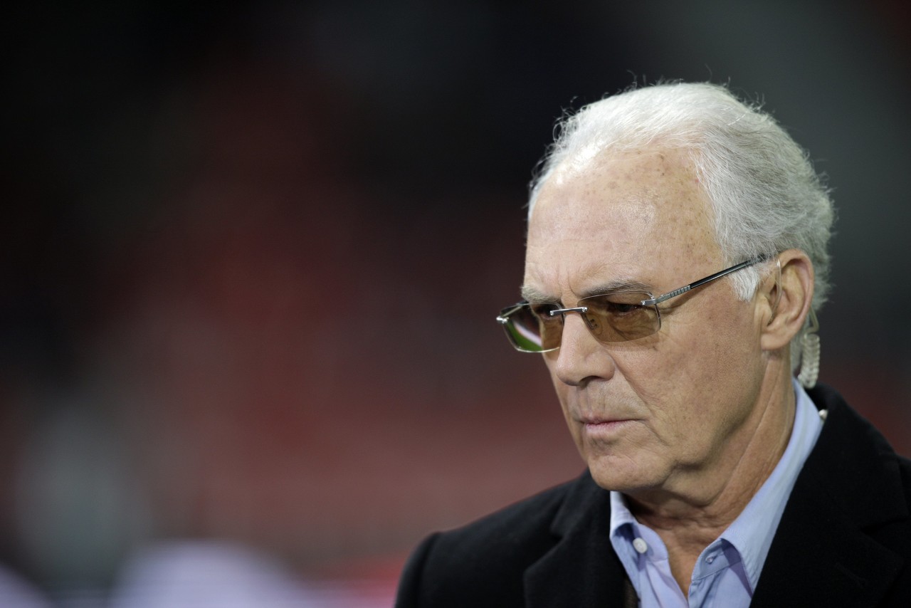 贝肯鲍尔:不接受提前夺冠的祝贺,但拜仁表现证明莱万已是过去