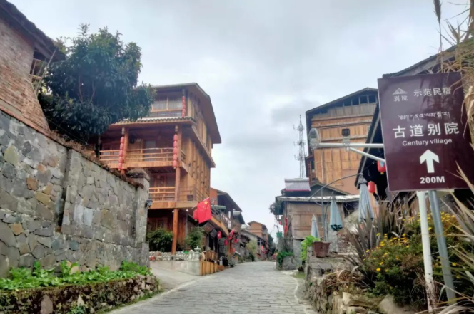 不到三十岁，给自己和父母都买了房，实现了财务自由的女孩，她想要的是什么？