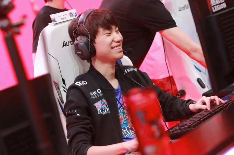 Doinb:这个版本确实很多上路都是晴天喜欢的英雄 他的版本来了