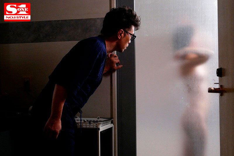 年轻嫩妻SSNI-336″小岛みなみ(小岛南)”被丧妻的公公变成「自己的女人」!