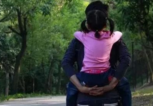 我们,就你这么一个女儿的图片 我们,就你这么一个女儿