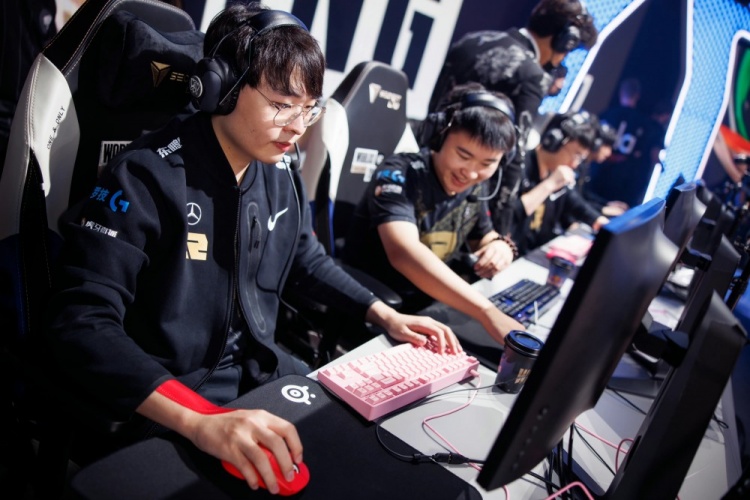 RNG赛后返图:奋起直追,一鼓作气拿下胜利!