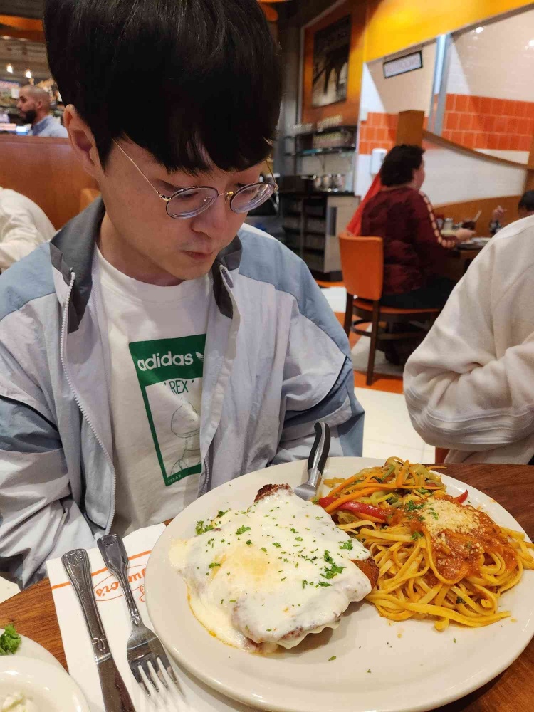 不是 你头怎么这么大?DK分享今日饮食 秀神头比盘子大