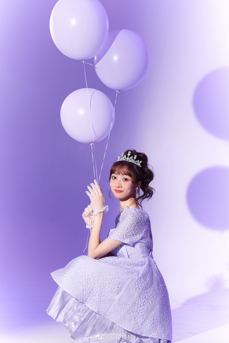 KGL解说楠楠晒照:紫色够灵动吗~