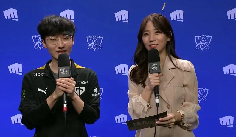 Peanut：Wei和小虎推完中线就消失在视野中，游戏才变得难打