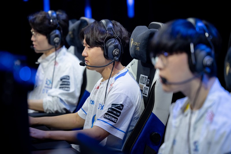 DRX成为S赛历史第六支在0-2落后的情况下扳平比分的队伍