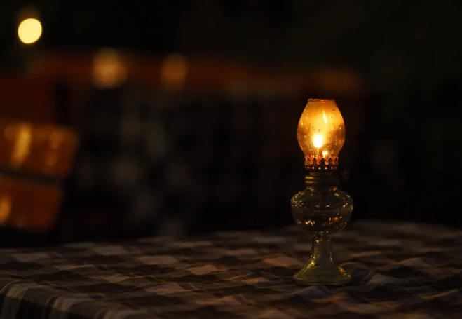 我是从大山的油灯中走出来的的图片 我是从大山的油灯中走出来的