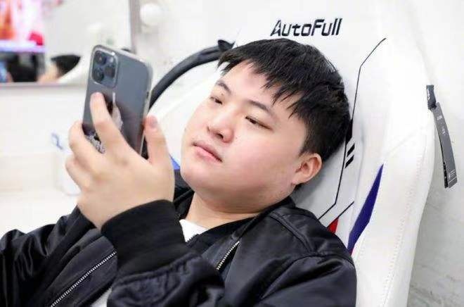 前V5教练再次补充:Uzi应该不会打了 他和RNG的事情都解决了