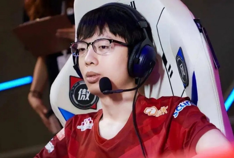 WE官博粉丝热议Smlz离队：输了比赛不复盘 解决提出质疑的人？