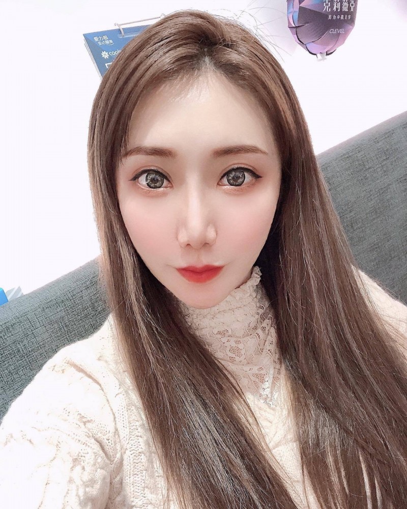 【网络美女】电眼学生妹「简优优」下课秒现形,「圆挺美」引男同学开发!