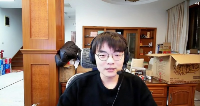 XG.pyw采访:国外看Tundra的比赛 过年放假也会继续单排