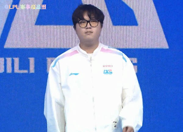 LPL赛事没品图:那么耍帅的压力来到了接下来比赛的选手身上