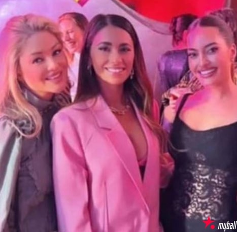 迈博体育 梅西妻子衣着大胆!35岁身材傲人似卡戴珊