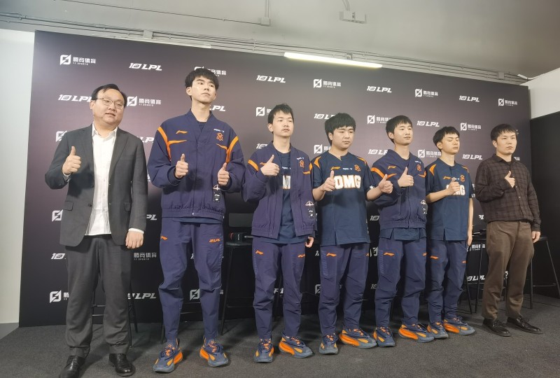 OMG赛后群访 教练:在我BP没准备好的情况下,队员们打的很好