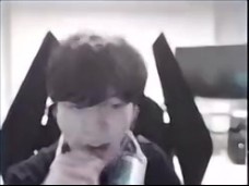 Rookie:龙王那把按排位的思维有好几波可以直接飞脸,但比赛不敢