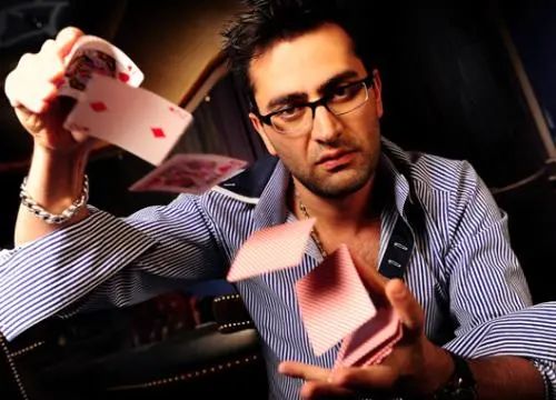 【EV扑克】讨论 | 玩得紧一些,还能在小级别盈利吗?