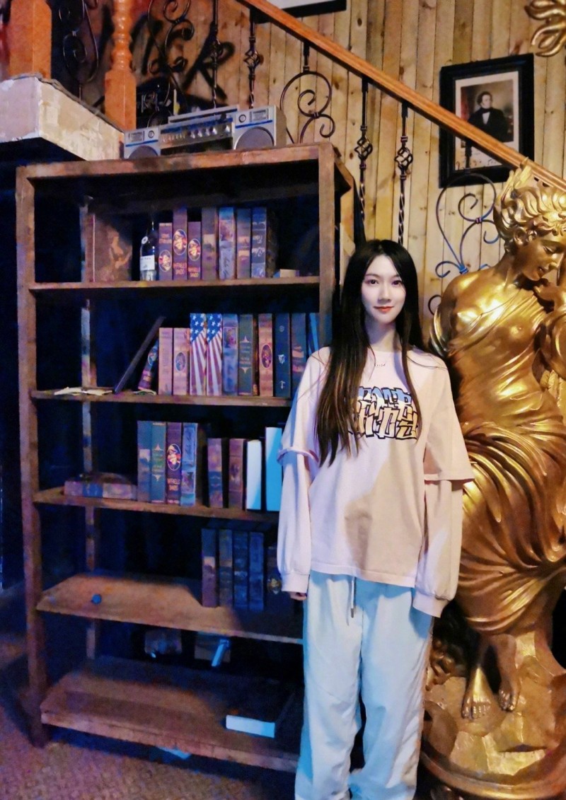 解说小苍晒照:这次来成都耍密室啦~!