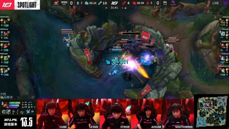 WBG/RA麦克疯-Xiaohu:TheShy在跟卡莎打,看一下