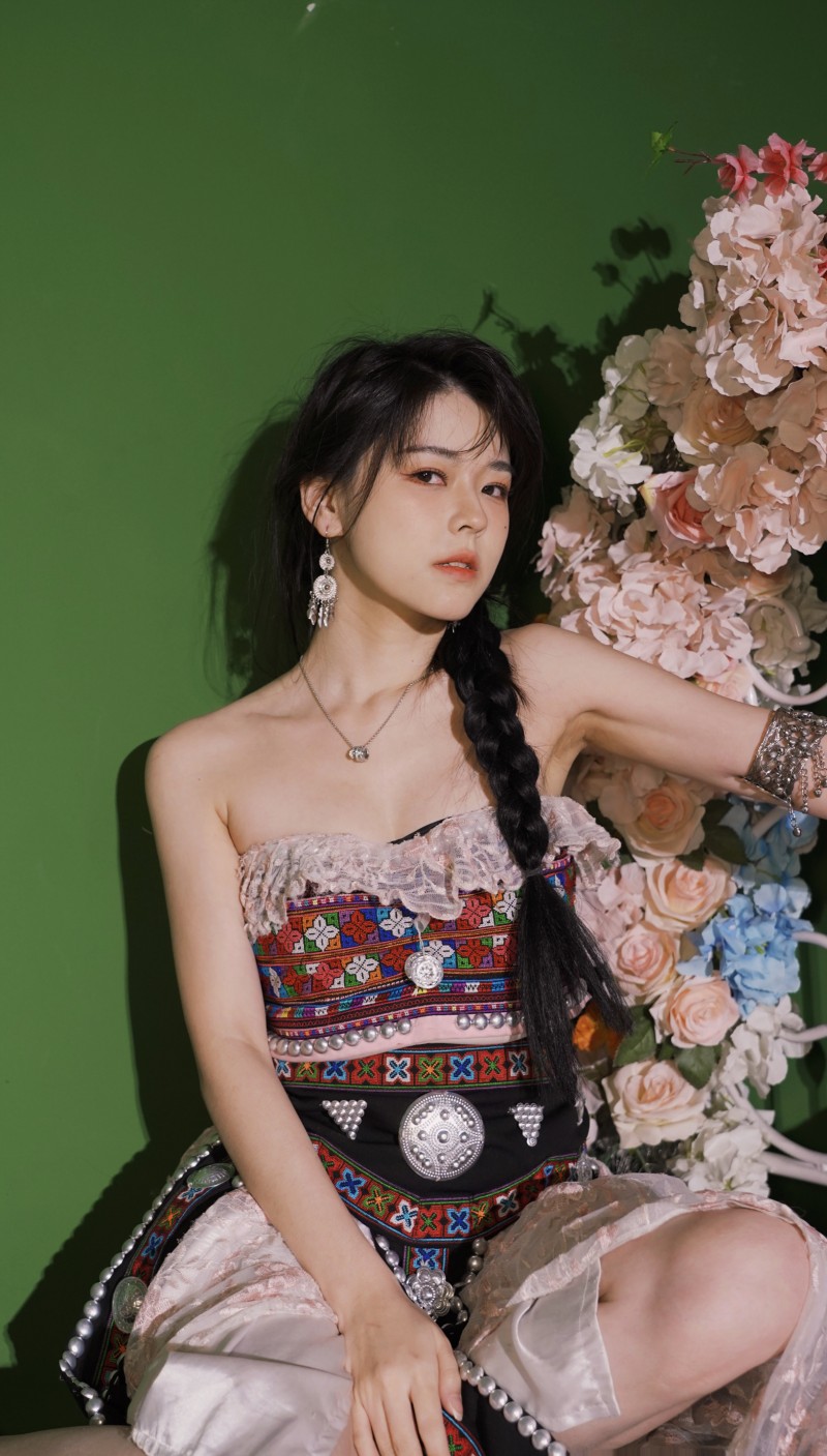 Tianba.沫子晒照:老实说,看着像多大~