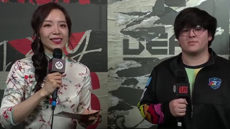 看样子是狂粉!余霜分享后台趣事:ceo说想让elk教他对线!