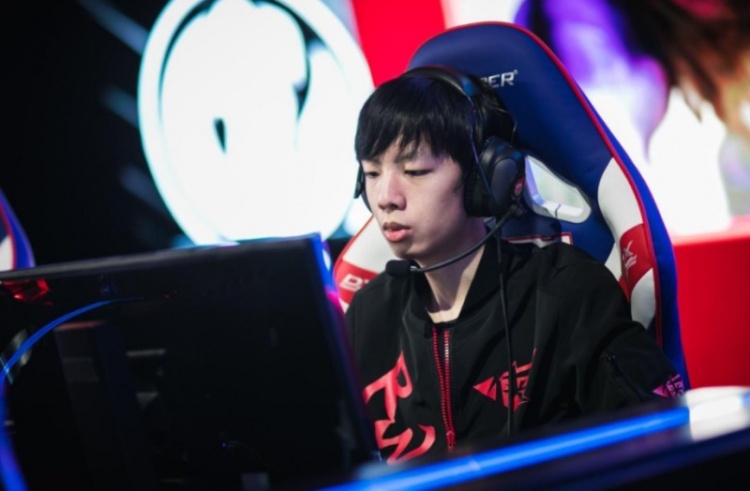 Doinb和Zdz聊马哥:Smlz私下,话真的很多的,他只是打比赛不说话