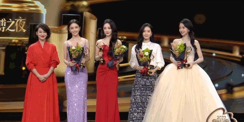 微博之夜坑坑洼洼：吴磊·王鹤棣领奖迟到